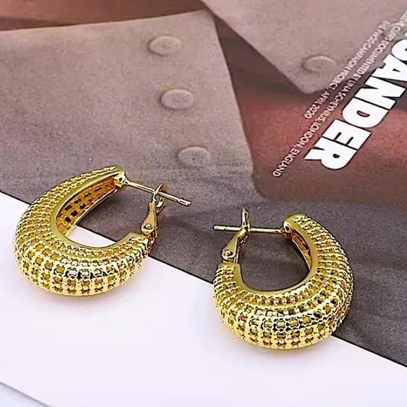 Gold Plated Geometric Necklace Earrings Set - Picture 5 of 8